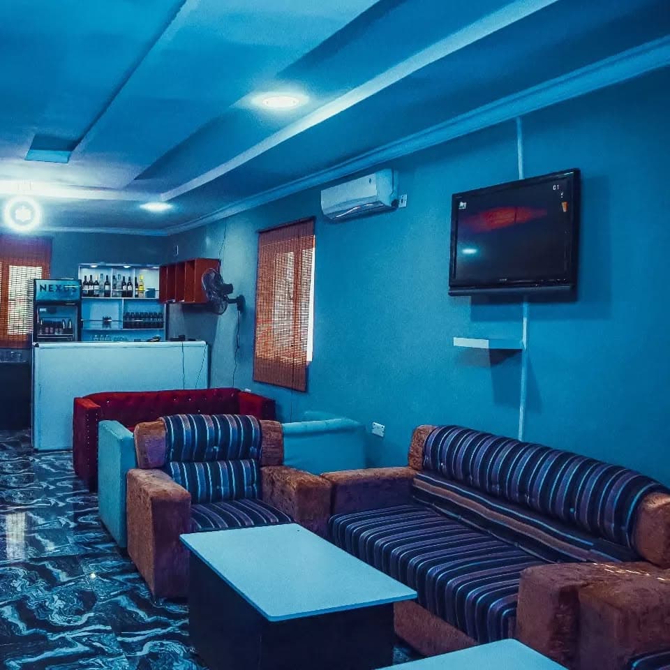 Lounge & Bar